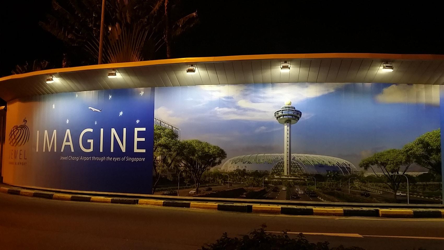 Chất liệu của vỏ đèn cũng là yếu tố hết sức quan trọng. 