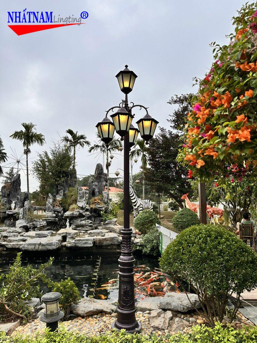 Không chỉ được sử dụng để chiếu sáng, một cột đèn có kiểu dáng đẹp sẽ giúp tạo điểm nhấn cho công trình. 