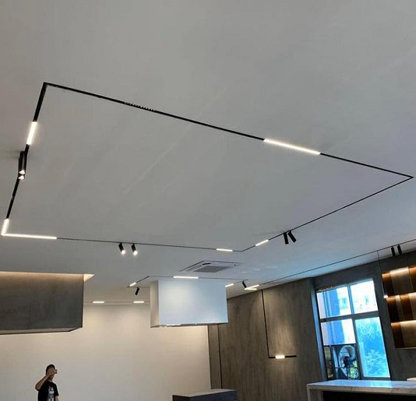 Đèn LED ray âm trần thạch cao hiện đang được sử dụng rất phổ biến trong các công trình. 