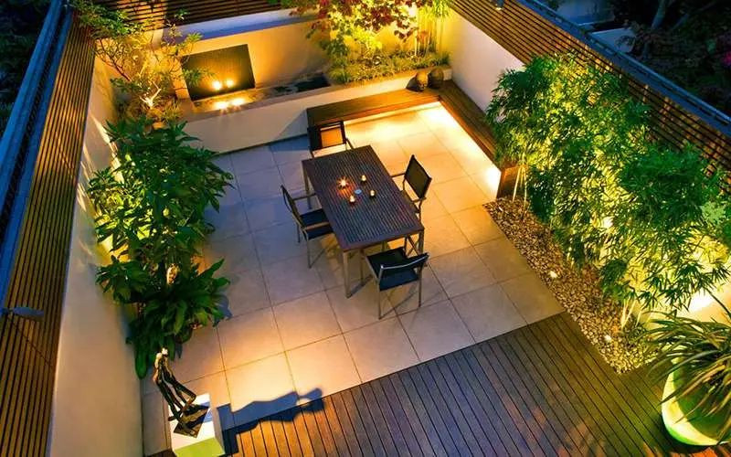 Hiện nay, đèn LED âm đất được sử dụng phổ biến trong rất nhiều công trình trang trí sân vườn, tiểu cảnh…