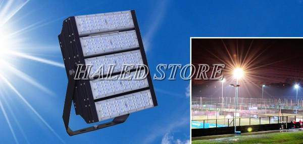 Đèn pha LED 200W hiện đang là giải pháp chiếu sáng ngoài trời được sử dụng rộng rãi. 