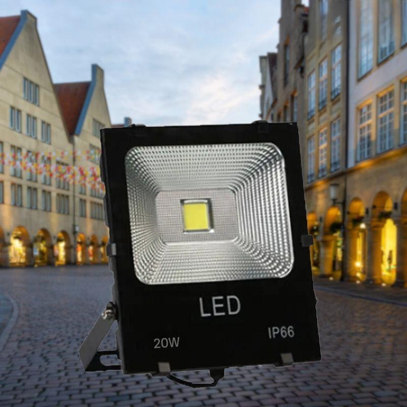 Nên chọn đèn pha LED 20w có chỉ số IP65 trở lên. 