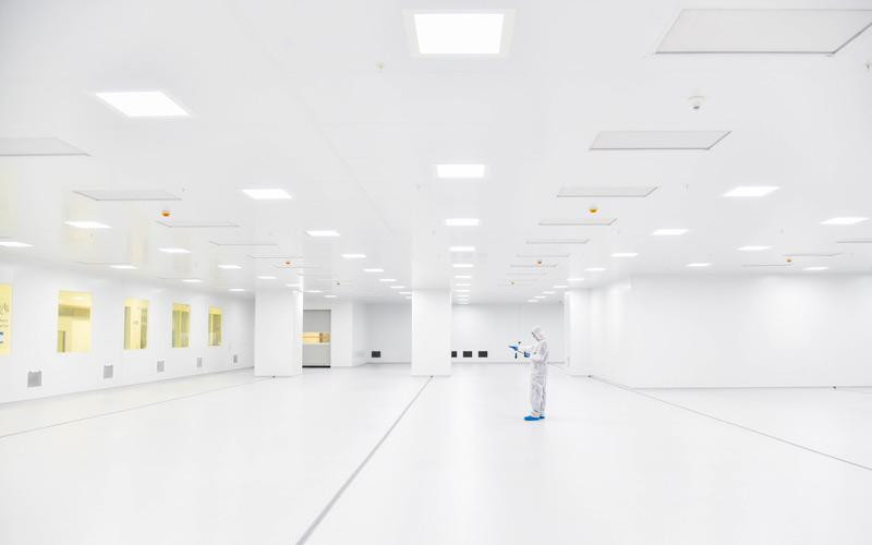 Các bạn nên dựa vào kết cấu của trần nhà để lựa chọn loại đèn phòng sạch phù hợp. 