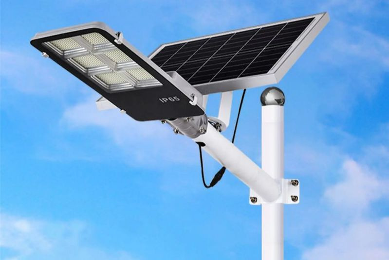 Đèn LED năng lượng mặt trời hiện đang được sử dụng rất rộng rãi tại Việt Nam. 