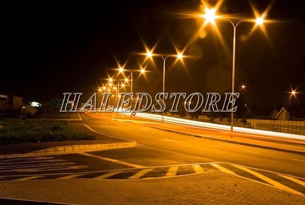 Ứng dụng đèn đường LED PLDA BRP391 96/NW-80 ánh sáng vàng