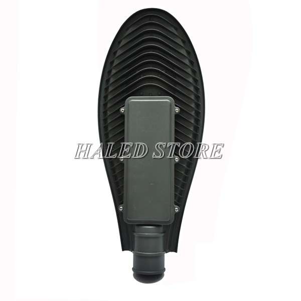 Hộp đựng nguồn ở mặt sau thân đèn Hộp đựng nguồn ở mặt sau thân đèn