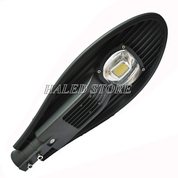 Tản nhiệt của đèn đường LED HLDAS7-40 bố trí dọc thân đèn Tản nhiệt của đèn đường LED HLDAS7-40 bố trí dọc thân đèn