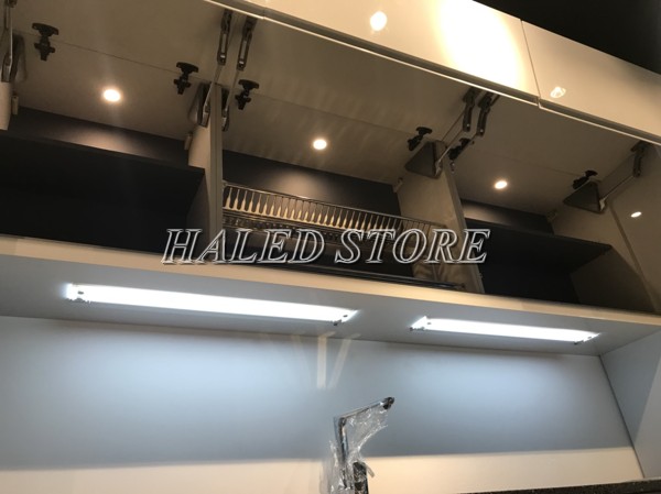 Lắp đặt đèn cho tủ bếp