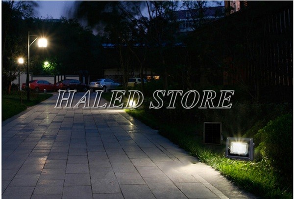 Đèn pha LED chiếu sáng lối đi sân vườn