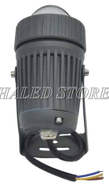 Hệ thống tản nhiệt dạng rãnh sâu thiết kế xung quanh thân đèn