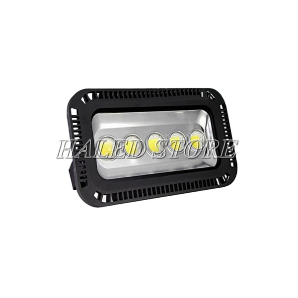 Đèn pha LED HLDAFL11-250 sử dụng chip LED COB chất lượng cao
