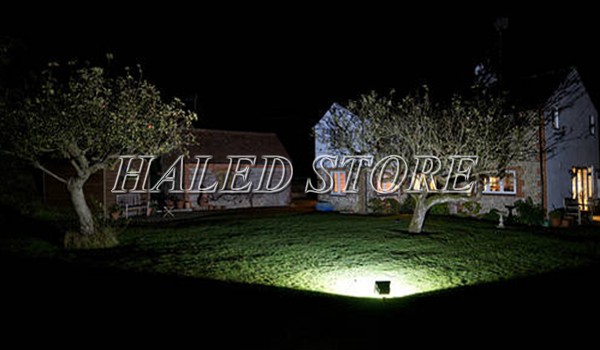 Ứng dụng của đèn pha LED HLDAFL13-12 chiếu sáng sân vườn