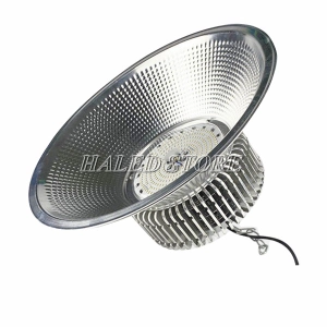 kieu-dang-cua-den-led-nha-xuong-B7-50