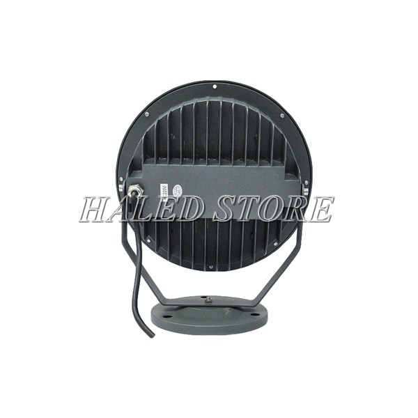 Tản nhiệt thiết kế dạng rãnh sâu phía sau thân đèn