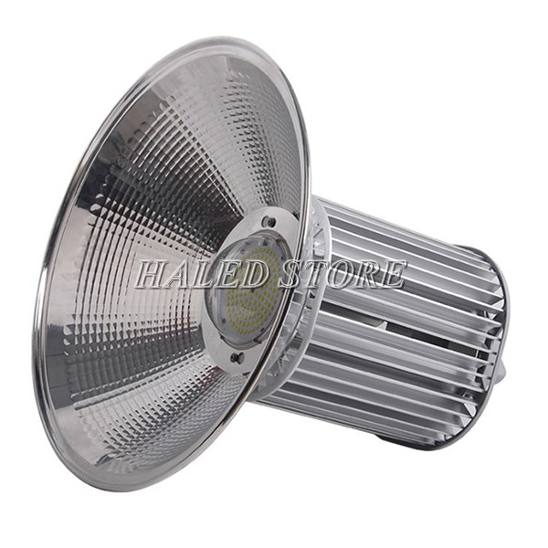 kieu-dang-cua-den-led-nha-xuong-hldaB8-200